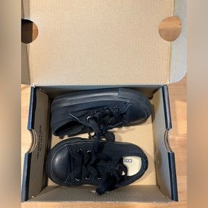 Size 5 (infant) black converse